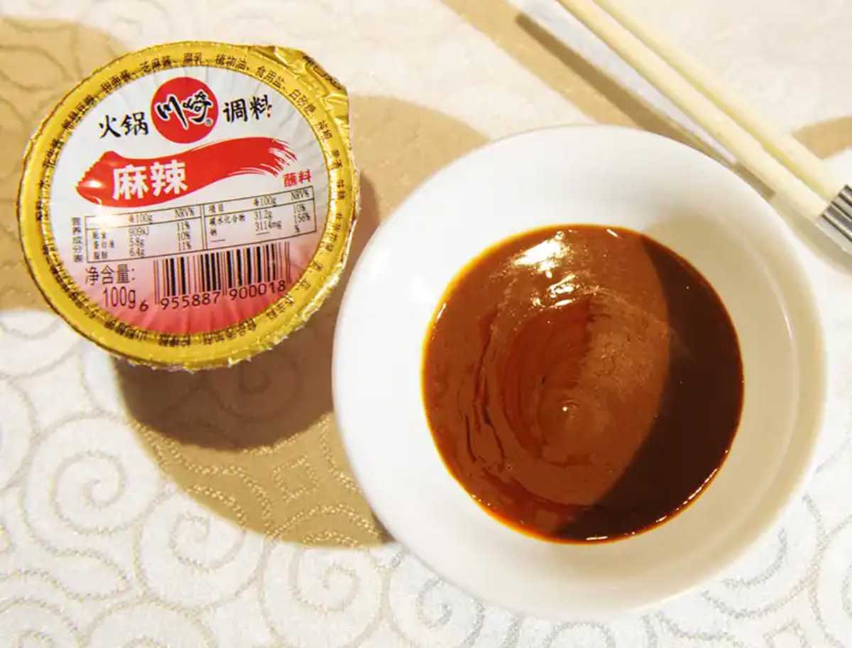 智能包裝新紀(jì)元：全自動PP杯醬料灌裝機賦能高效量產(chǎn)