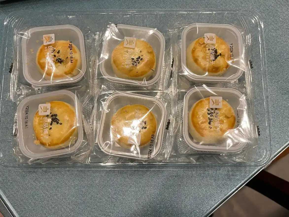 告別人工，擁抱高效：呂工機(jī)械自動(dòng)化解決方案，破解蛋黃酥、月餅量產(chǎn)難題